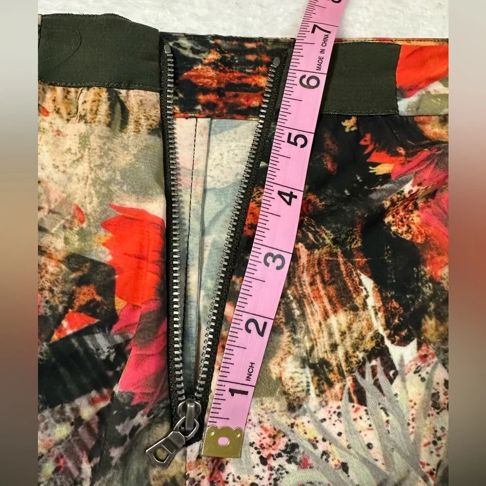 Alice + Olivia Floral Print Wide Leg Peasant Pants With back Zipper in Size 8 - Picture 13 of 16